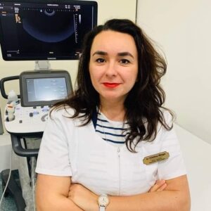 Durerile menstruale în adolescență: Ce e normal, ce NU e normal și când este nevoie de atenție